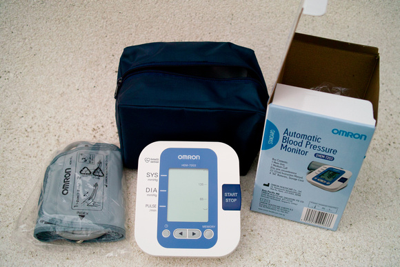 Omron HEM-7203 Blood Pressure Monitor