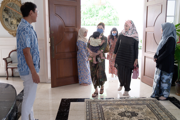 Hari Raya Aidilfitri 2023 - Aunty Adek with Raty and Taffy