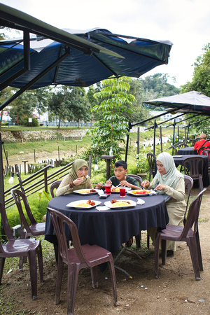 Wedding cucu Nenek Bedah - anak Nur Diana
