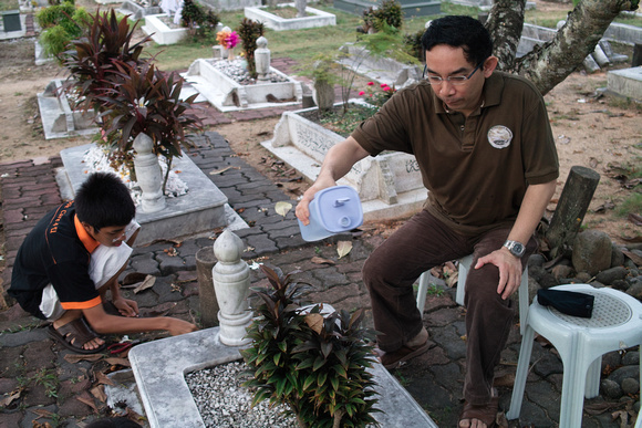 Visiting Bapak's Grave during Hari Raya Aidil Fitri